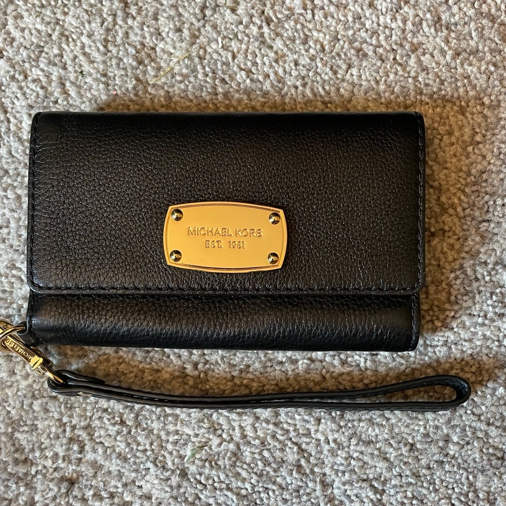 Michael Kors small smart phone wristlet
